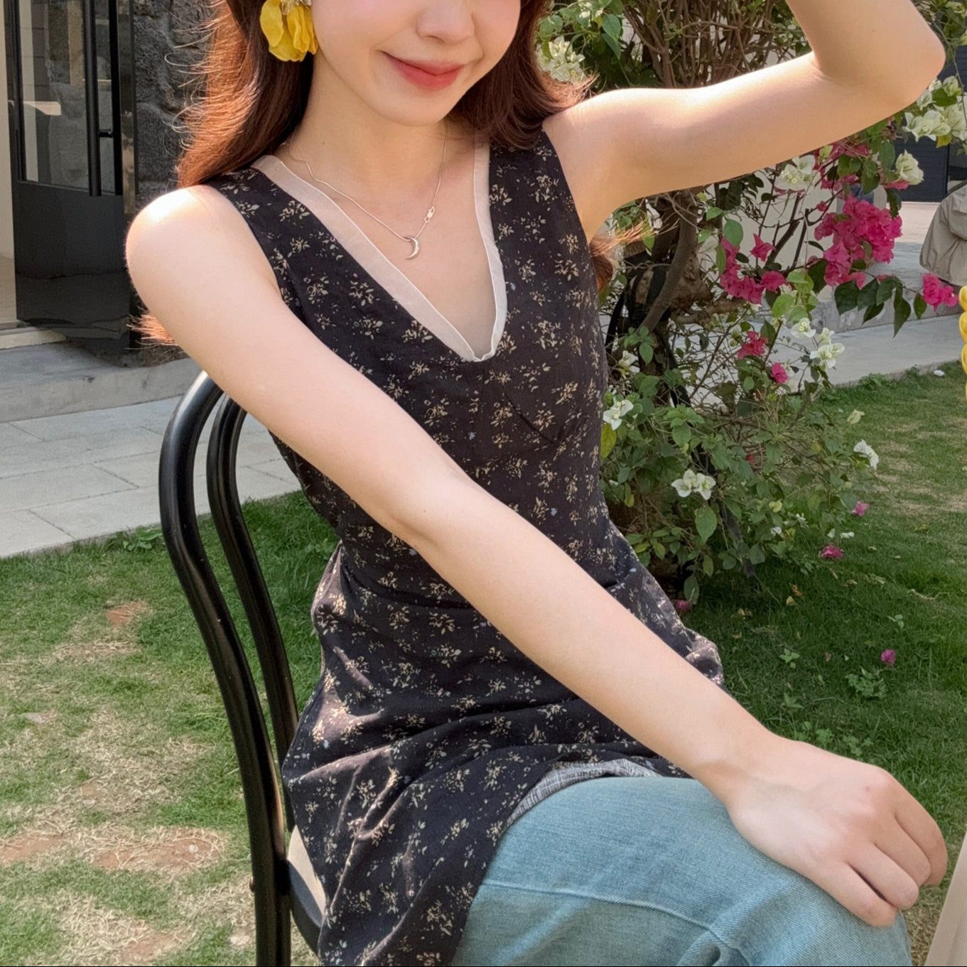 牛奶蕾絲緹花刺繡V領短洋-25297