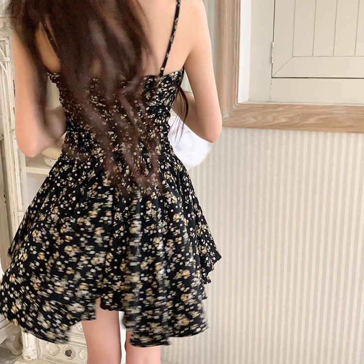 Kristy黑底碎花細肩V領短洋-25160