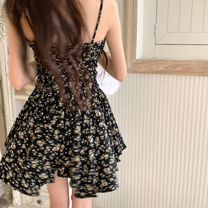 Kristy黑底碎花細肩V領短洋-25160