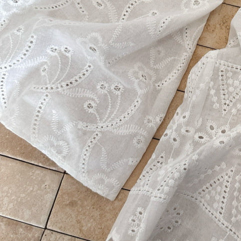 隨性慵懶風白色蕾絲鏤空刺繡闊腿褲-25168