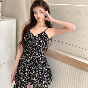 Kristy黑底碎花細肩V領短洋-25160