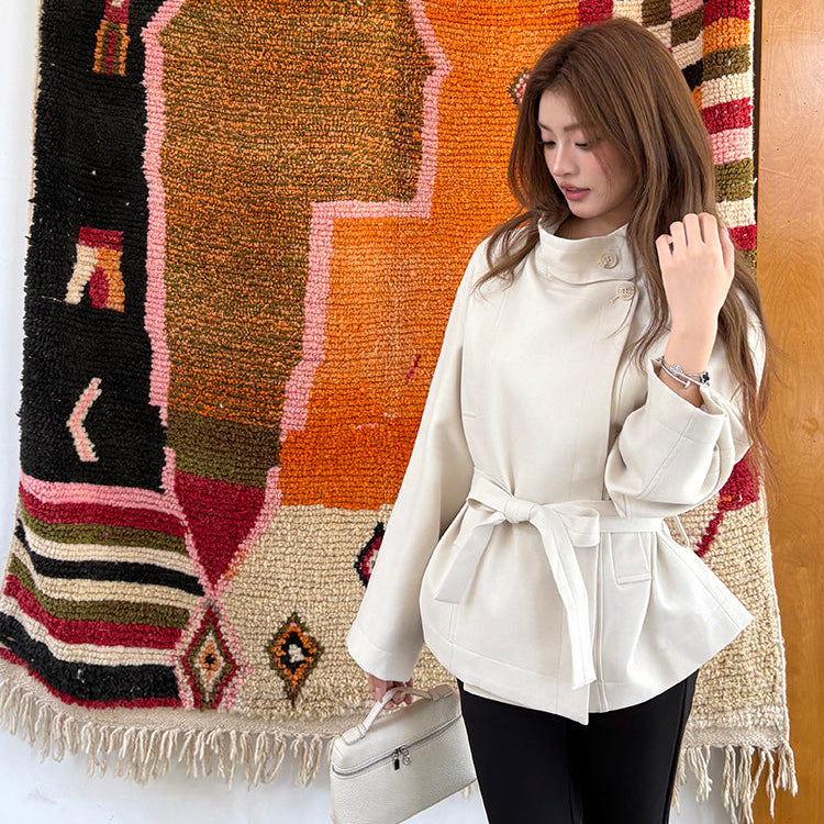 杏白立領收腰綁帶短風衣-25639