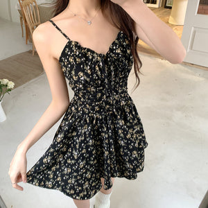 Kristy黑底碎花細肩V領短洋-25160