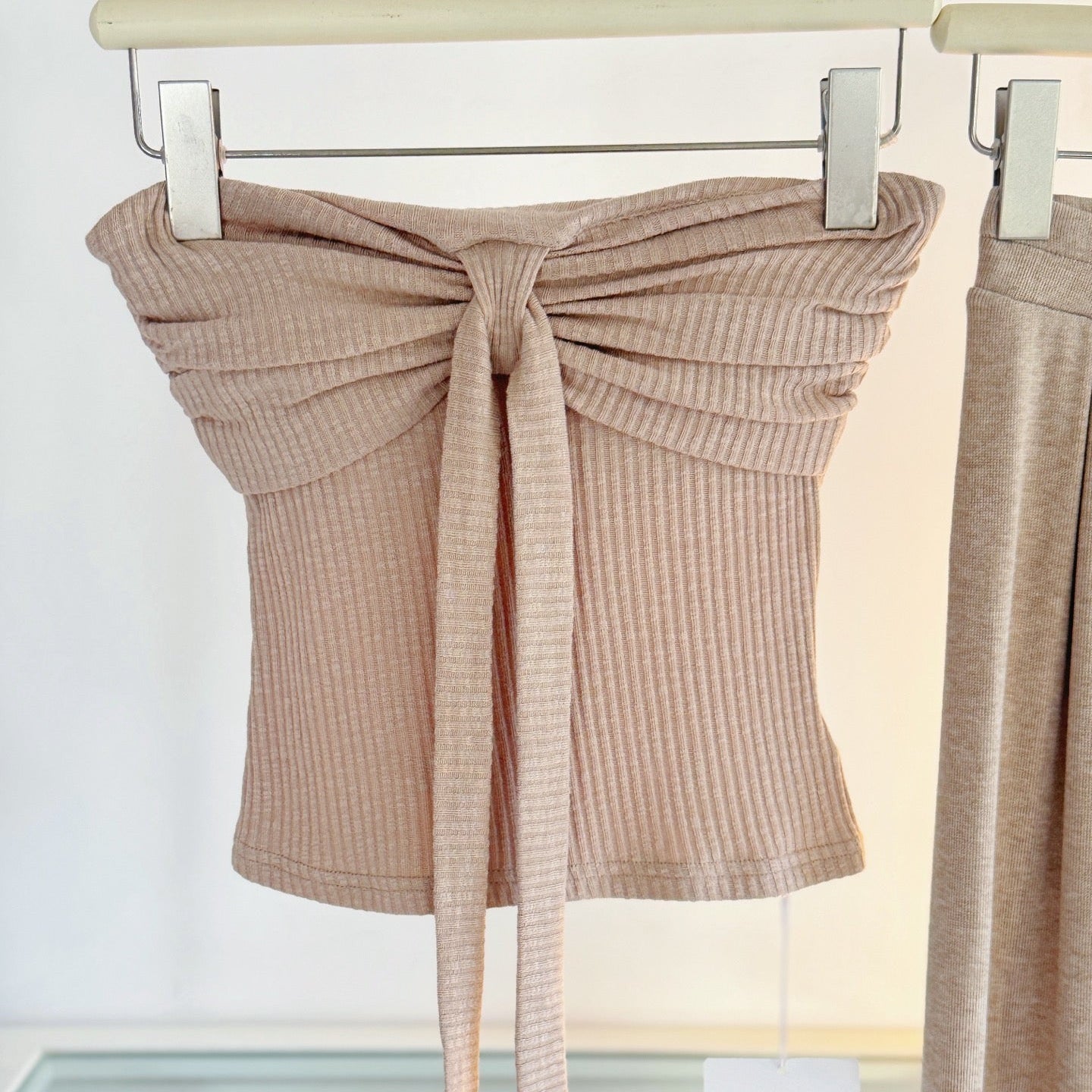 卡杏裹胸針織平口上衣-25666