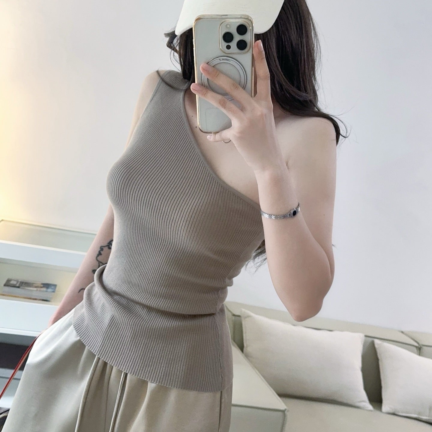 奶杏斜肩背心-25591