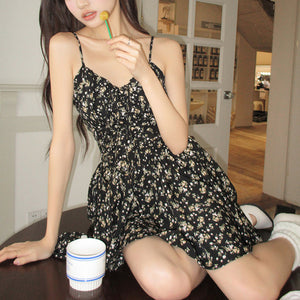 Kristy黑底碎花細肩V領短洋-25160