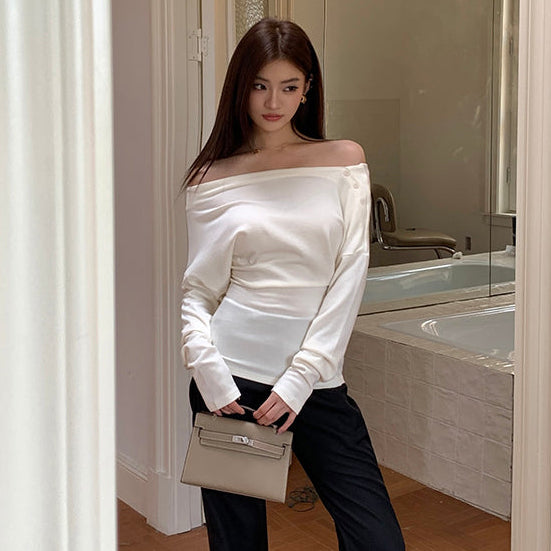 露肩掐腰一字領長版上衣-25663