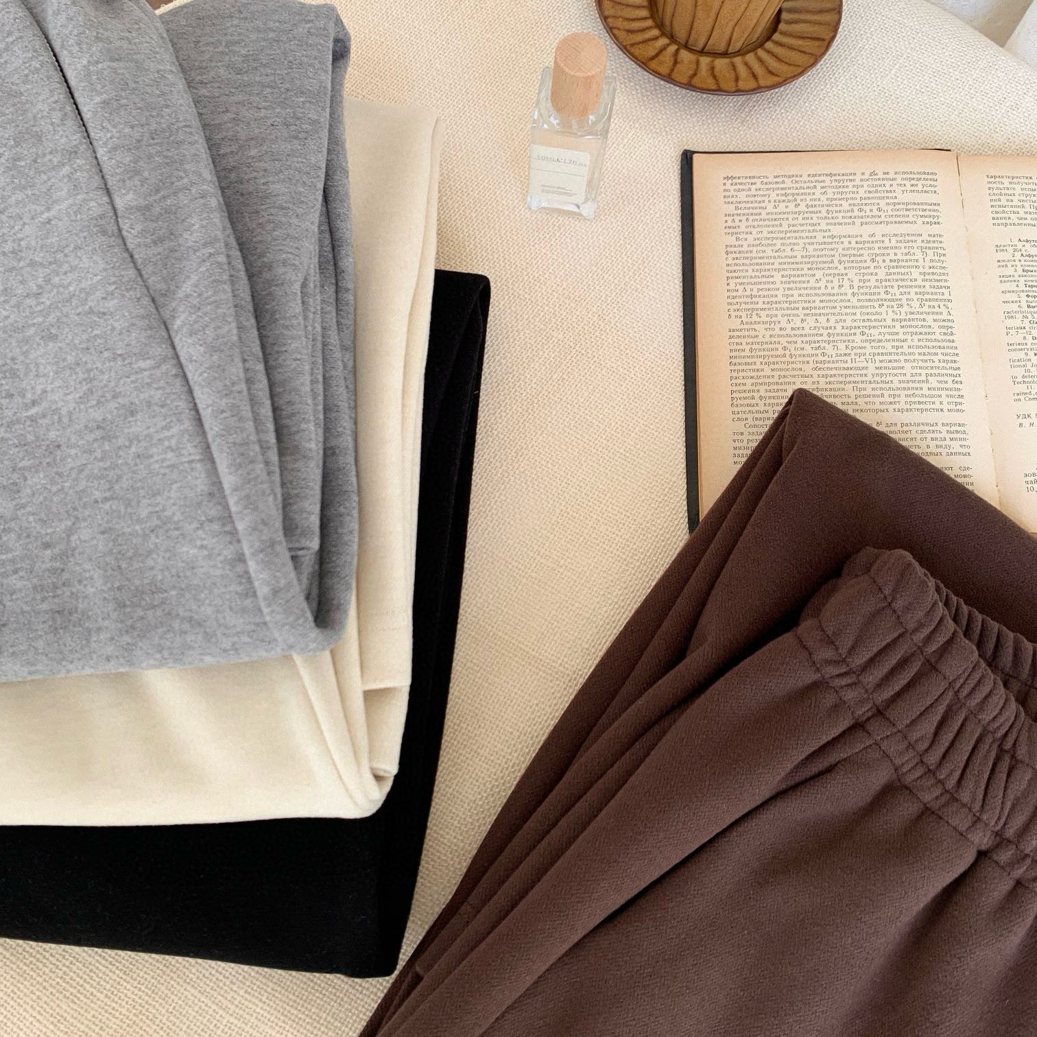 超好穿四色羊毛香蕉褲-25677